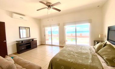 CASA EN VENTA EN SAN CARLOS, SONORA. De una planta frente al mar