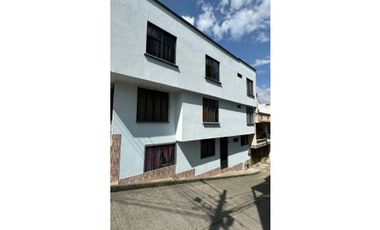 Casa en venta con 3 apartamentos sector hospital Santa Rosa de Cabal