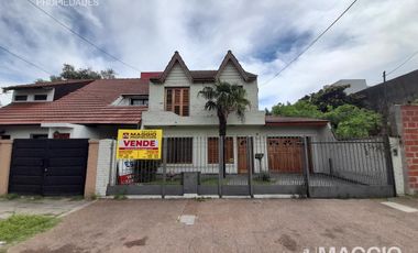 VENTA CASA 5 AMBIENTES VILLA LUZURIAGA