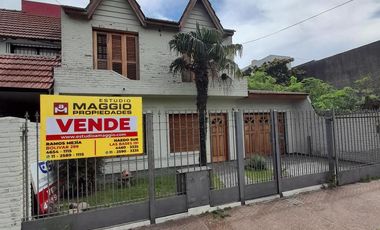 VENTA CASA 5 AMBIENTES VILLA LUZURIAGA