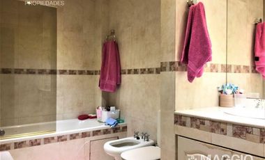 VENTA CASA 5 AMBIENTES VILLA LUZURIAGA