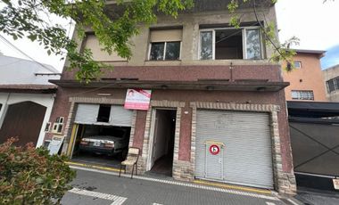 Ideal dos familias dos casas con dos locales, ubicada en Iriarte 1334 Temperley