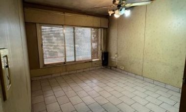 Ideal dos familias dos casas con dos locales, ubicada en Iriarte 1334 Temperley