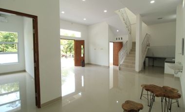 Rumah Mewah Lokasi Sejuk, asri & Tenang Dekat ke kampus UII