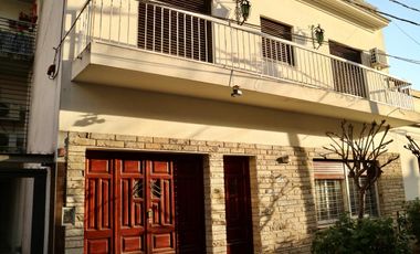 Casa en venta Moron centro en terreno de 10 x 30 FOT 2
