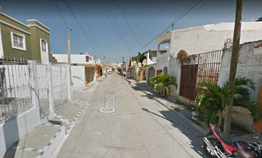 Casa en venta en Mazatlán, Fraccionamiento Jacarandas