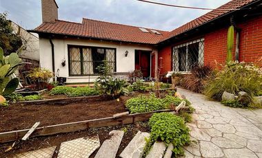 Casa en Venta en Las Azucenas | Casa en Venta (2D1B) | Providencia | One Propiedades