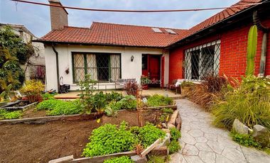 Casa en Venta en Las Azucenas | Casa en Venta (2D1B) | Providencia | One Propiedades