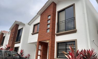 ALQUILER DE CASA AMOBLADA DE 3 HABITACIONES CON PISCINA