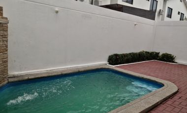 ALQUILER DE CASA AMOBLADA DE 3 HABITACIONES CON PISCINA