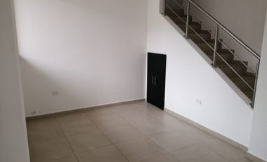 ALQUILER DE CASA AMOBLADA DE 3 HABITACIONES CON PISCINA