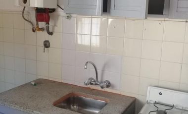 Departamento 2 amb fondo a 300 mts de la estación jose león suarez