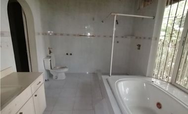 AMPLIA CASA EN LAS CUMBRES GANGA