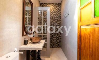 VILLA MINIMALIS NUANSA TEMPO DULU DI PURA DEMAK BARAT DENPASAR, BALI