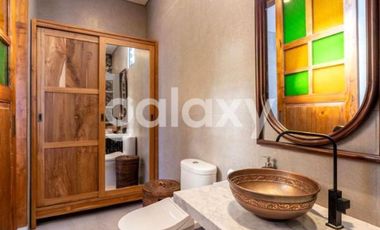 VILLA MINIMALIS NUANSA TEMPO DULU DI PURA DEMAK BARAT DENPASAR, BALI
