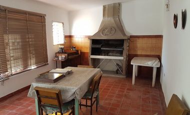 CASA EN CALLE C.SALLES DE MORON, 4 AMB . VIDELA H PROPIEDADES