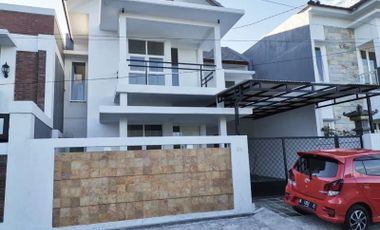 Rumah Baru 2 Lantai di Tidar Atas kota Malang