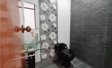 VENDO  CASA EN ESQUINA CON DOBLE COCHERA PARA 5 AUTOS -TACNA