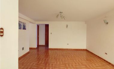 VENDO  CASA EN ESQUINA CON DOBLE COCHERA PARA 5 AUTOS -TACNA