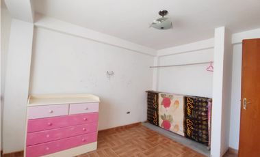 VENDO  CASA EN ESQUINA CON DOBLE COCHERA PARA 5 AUTOS -TACNA