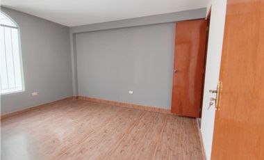 VENDO  CASA EN ESQUINA CON DOBLE COCHERA PARA 5 AUTOS -TACNA