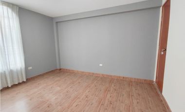 VENDO  CASA EN ESQUINA CON DOBLE COCHERA PARA 5 AUTOS -TACNA