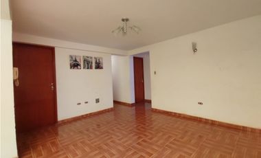 VENDO  CASA EN ESQUINA CON DOBLE COCHERA PARA 5 AUTOS -TACNA