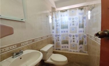 VENDO  CASA EN ESQUINA CON DOBLE COCHERA PARA 5 AUTOS -TACNA