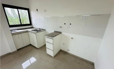 SE VENDE CASA A ESTRENAR ZONA PEKOS