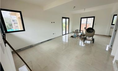 SE VENDE CASA A ESTRENAR ZONA PEKOS