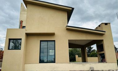 SE VENDE CASA A ESTRENAR ZONA PEKOS