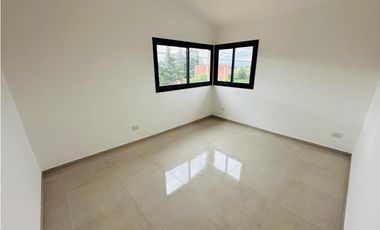 SE VENDE CASA A ESTRENAR ZONA PEKOS