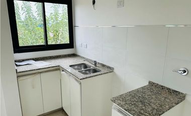 SE VENDE CASA A ESTRENAR ZONA PEKOS