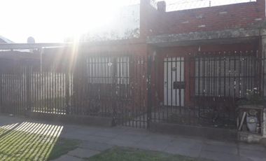 CASA DE 3 AMBIENTES EN VENTA - RAFAEL CASTILLO