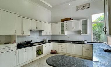 DIJUAL RUMAH LUAS dgn S.POOL at Jl KEMANG DALAM, JAKSEL
