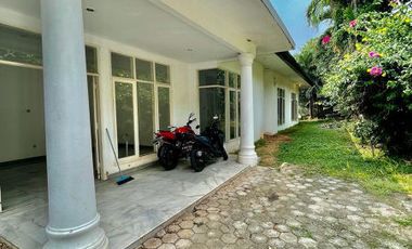 DIJUAL RUMAH LUAS dgn S.POOL at Jl KEMANG DALAM, JAKSEL