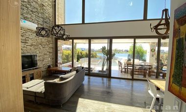 Hermosa Casa al Lago - Barrio Tipas, Nordelta