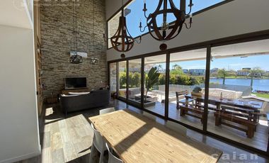 Hermosa Casa al Lago - Barrio Tipas, Nordelta