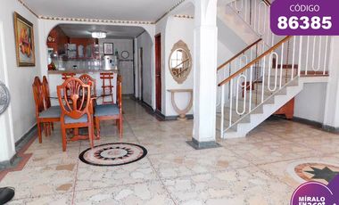 casa en venta en los almendros. Cod V86385