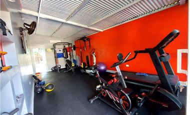 CASA CON GYM EN CHAME