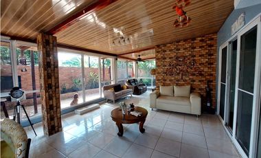 CASA CON GYM EN CHAME