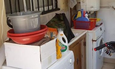 Triplex con cochera en venta