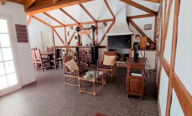 Chalet Sobre 2 Lotes, C/piscina en Sta. Clara del Mar Vende o Permuta