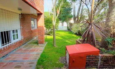 Chalet Sobre 2 Lotes, C/piscina en Sta. Clara del Mar Vende o Permuta