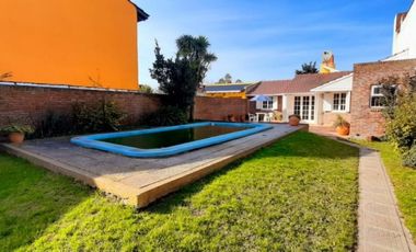 Chalet Sobre 2 Lotes, C/piscina en Sta. Clara del Mar Vende o Permuta