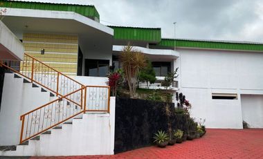 Dijual villa tawangmangu