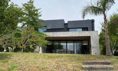 Venta - Casa 5/Cinco Ambientes al Rio Lujan, Muelle, Balcón, Jardín - San Benito, Villanueva
