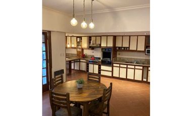 Chalet sobre lote de 328,50m2 en Avenida Champagnat