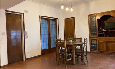 Chalet sobre lote de 328,50m2 en Avenida Champagnat