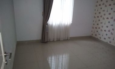 Dijual Cepat Rumah Hoek Siap Huni Omaha Village Gading Serpong 3 Lantai Murah